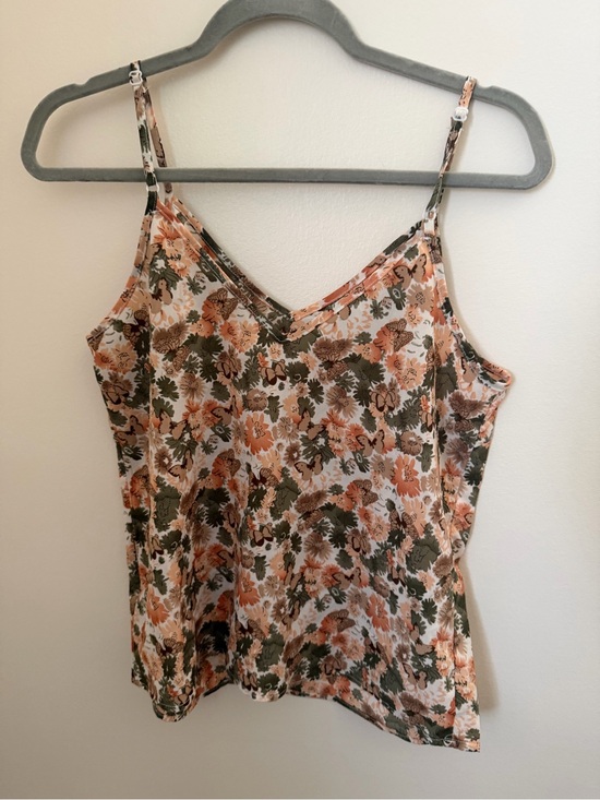 Tops - Floral V-Neck Spaghetti Strap Tank Top in Peach & Olive
